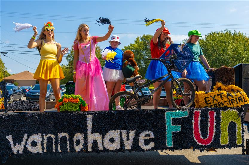 Schools celebrate homecomings